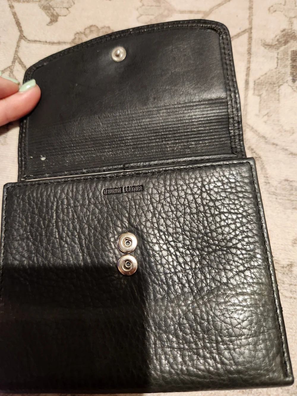 Black Leather Men's Wallet with Subtle Metallic Accent